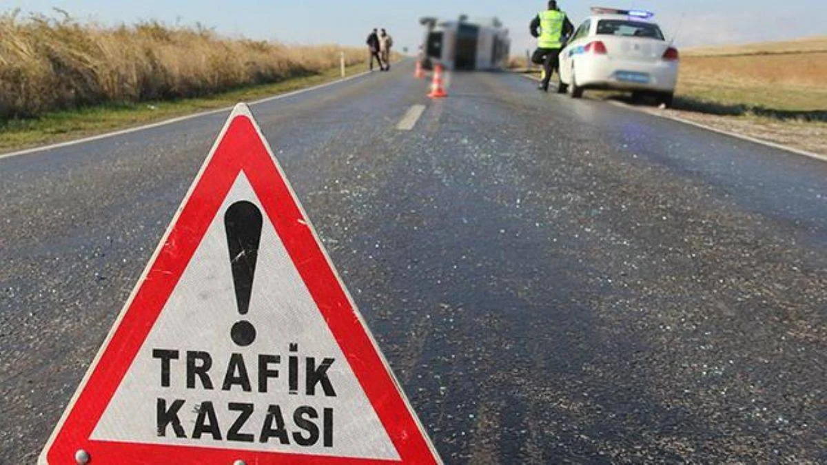 Giresun'da iki kamyonet çarpıştı: 13 kişi yaralandı