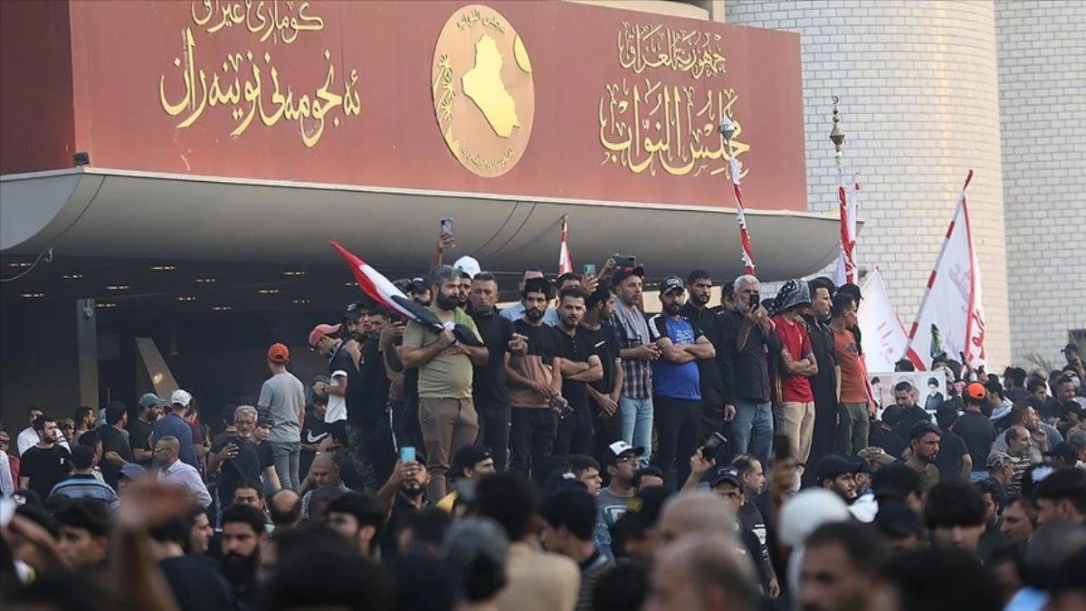 Irak'ta İran destekli Haşdi Şabi ve Sadrcıların meclis kavgası