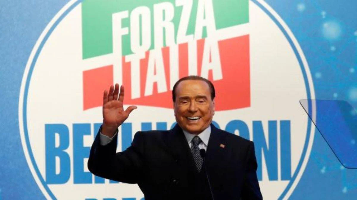 İtalya'da eski başbakan Berlusconi, seçimlerde aday olmayı düşünüyor