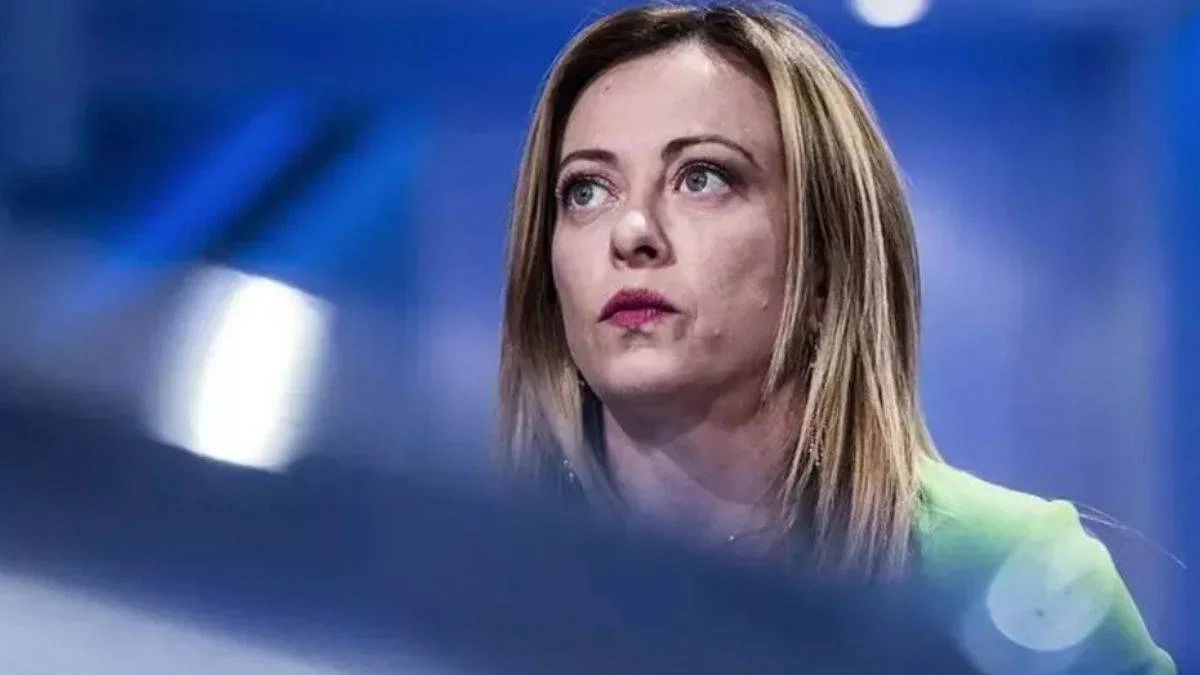 İtalya'nın Le Pen'inden Arapça 'nun' harfiyle faşizm propagandası