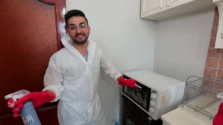 Kadir Ezildi Kimdir, Nerelidir?