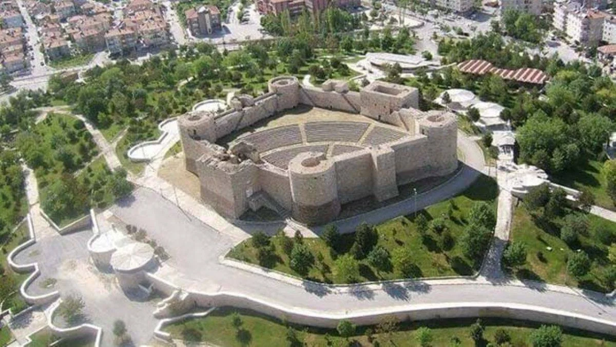 Karaman Ezan Ne Zaman Okunacak? Güncel Karaman Ezan Vakitleri