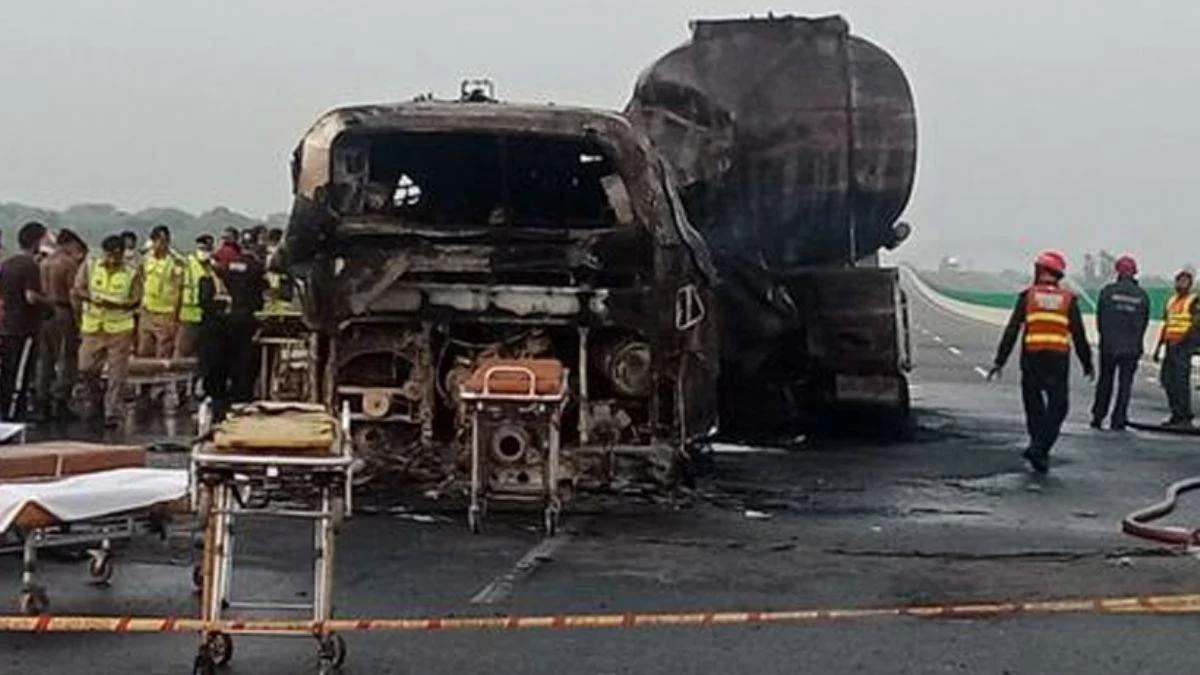 Katliam gibi kaza! Petrol tankeriyle yolcu otobüsü çarpıştı: 20 ölü