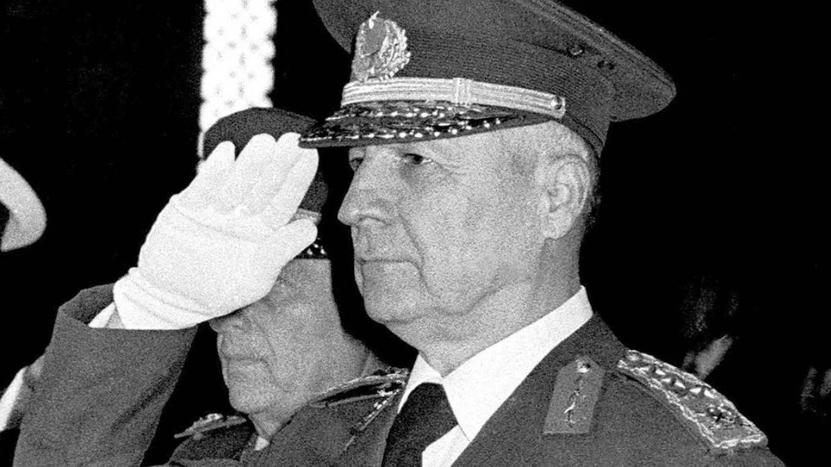 Kenan Evren Kimdir? Kenan Evren Siyasi Hayatı