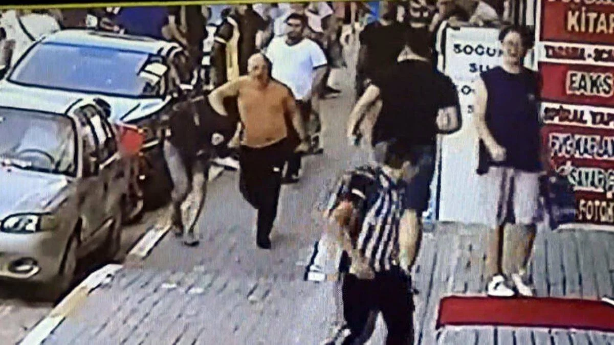 Kızına uyuşturucu satmak isteyen genci önce dövdü sonra polise götürdü