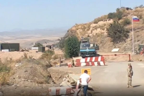 Laçın koridorundaki Rus kontrol noktaları kaldırılıyor