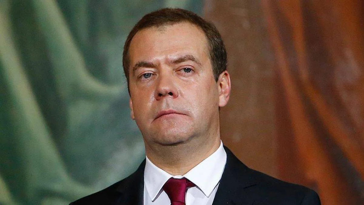 Medvedev: Ukrayna vazgeçse de Rusya savaşa devam edecek