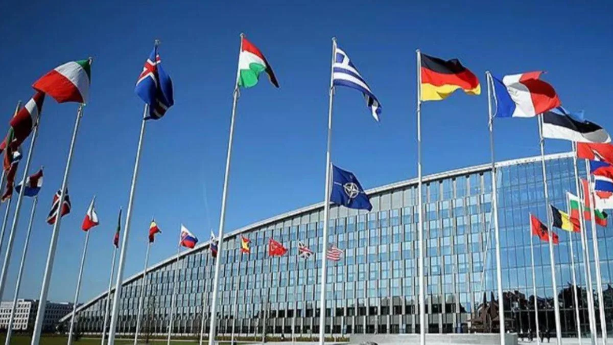 NATO, Yunanistan'daki yangınlarla mücadele için uçak ve helikopter yolladı