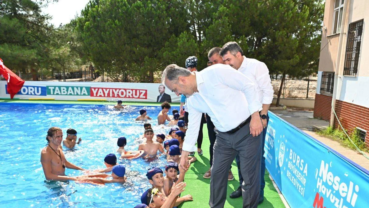Okul bahçesinde eğlence vakti