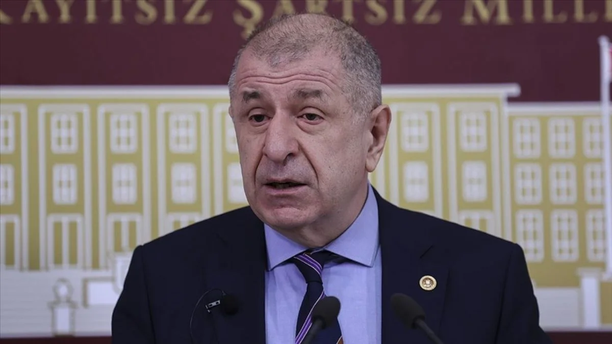 Ümit Özdağ kimdir? Ümit Özdağ ve ailesi aslen nereli? Ümit Özdağ evli mi çocuğu var mı?