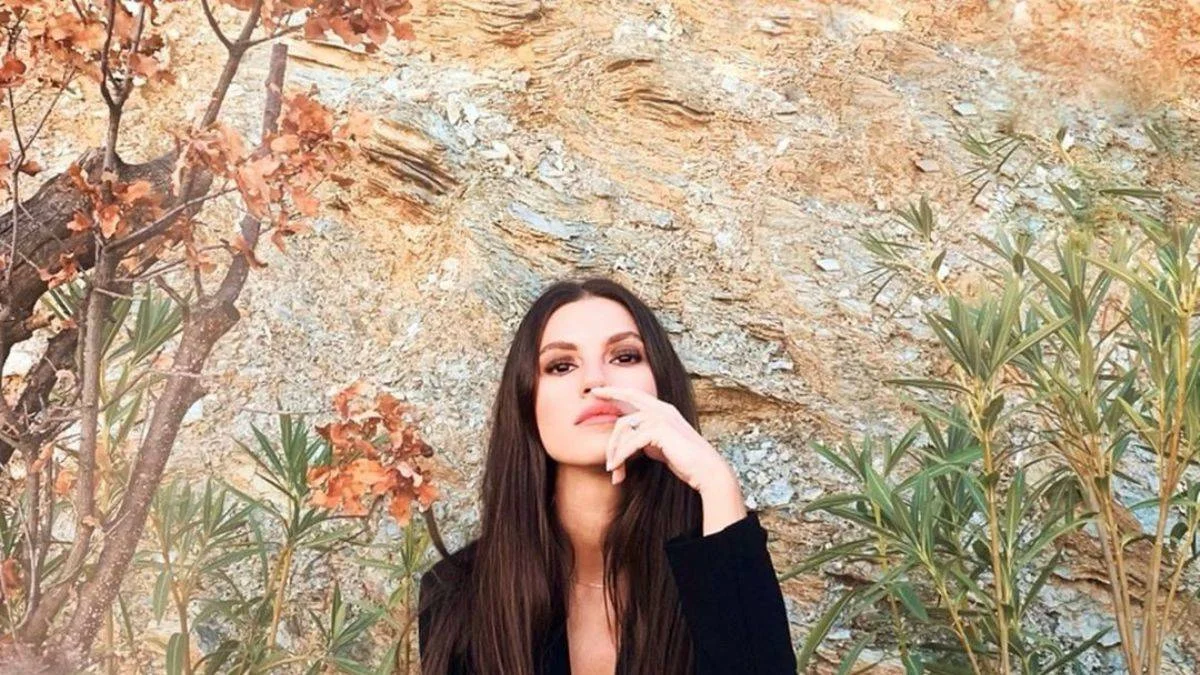 Yüsra Geyik Kimdir, Nerelidir? Yüsra Geyik Yer Aldığı Dizi Ve Filmler Neler?