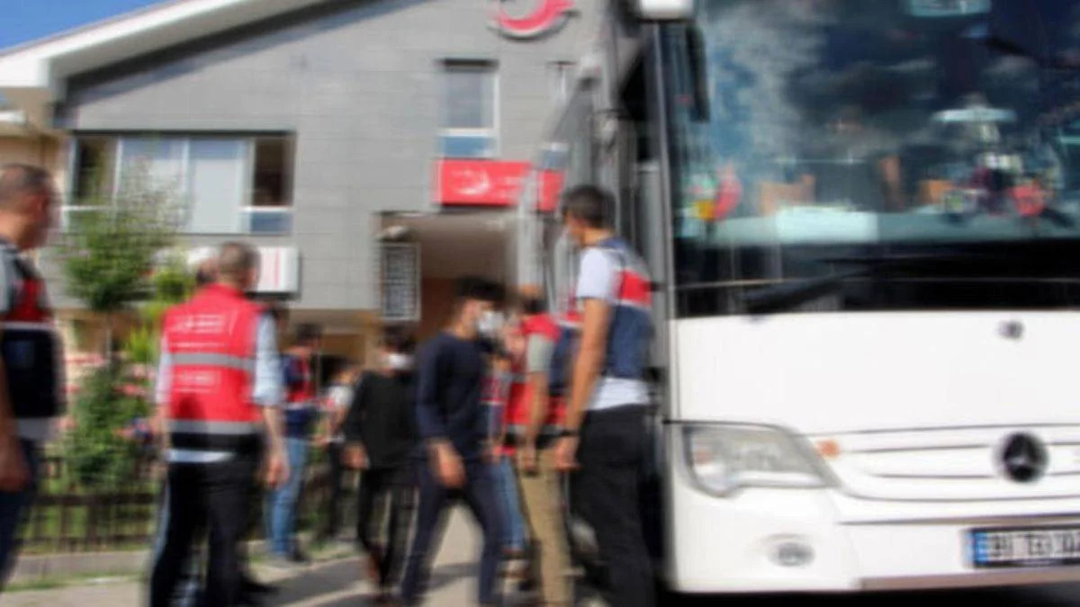 3 bin göçmen daha sınır dışı; Göç İdaresi'nden detaylı açıklama