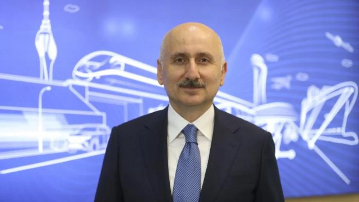 Adil Karaismailoğlu: Milli elektrikli trenle yolcu taşımaya başlamayı hedefliyoruz