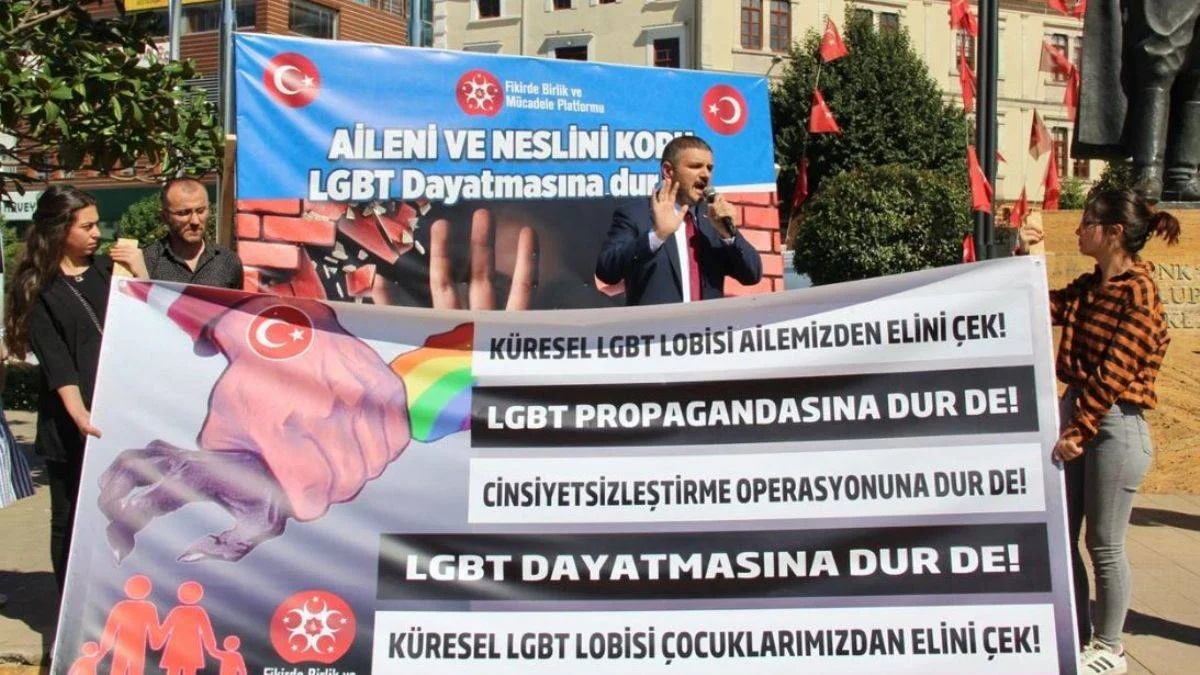 'Aile yürüyüşü'ne karşı ünlü isimlerden LGBT'ye destek paylaşımları