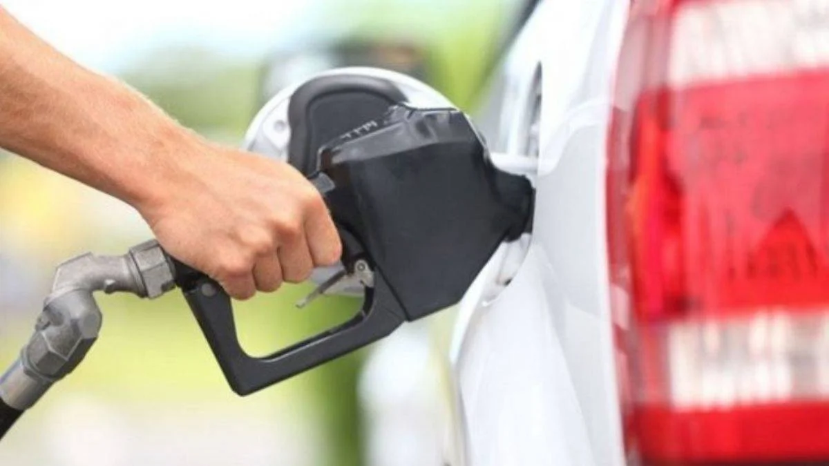 Akaryakıta ne kadar indirim geldi? Benzin ve motorin ne kadar oldu? Brent petrol varili ne kadar?