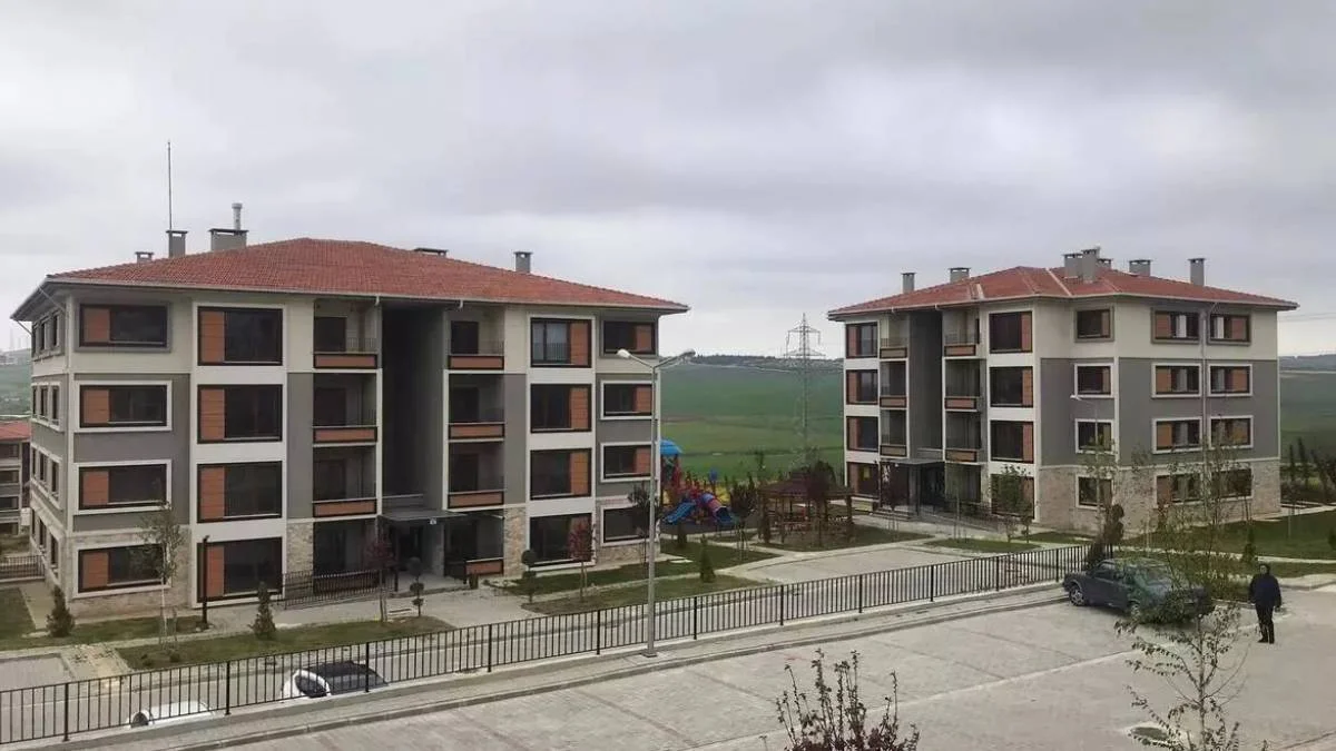 Anne, babasının evi olanlar sosyal konutlara başvurabilir mi? Babasının evi olup aynı evde yaşayanlar TOKİ sosyal konutlara başvurabilir mi?