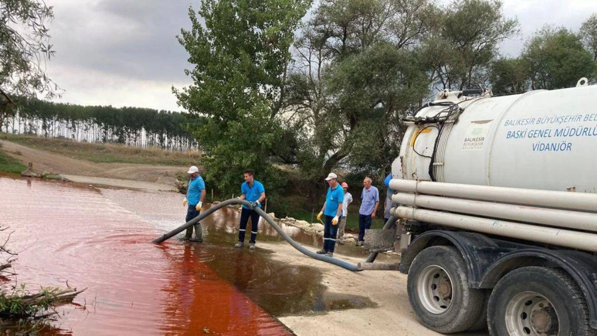 Balıkesir Karapürçek Mahallesi'nde dere yatağına zirai ilaç dökerek kirliliğe neden olan zanlıya 548 bin 48 TL para cezası uygulandı