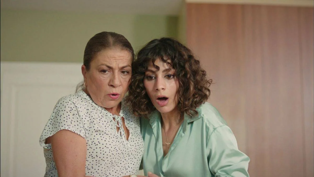 Bir Küçük Gün Işığı 4.bölüm izle - YouTube Bir Küçük Gün Işığı 4.bölüm (yeni bölüm) tek parça