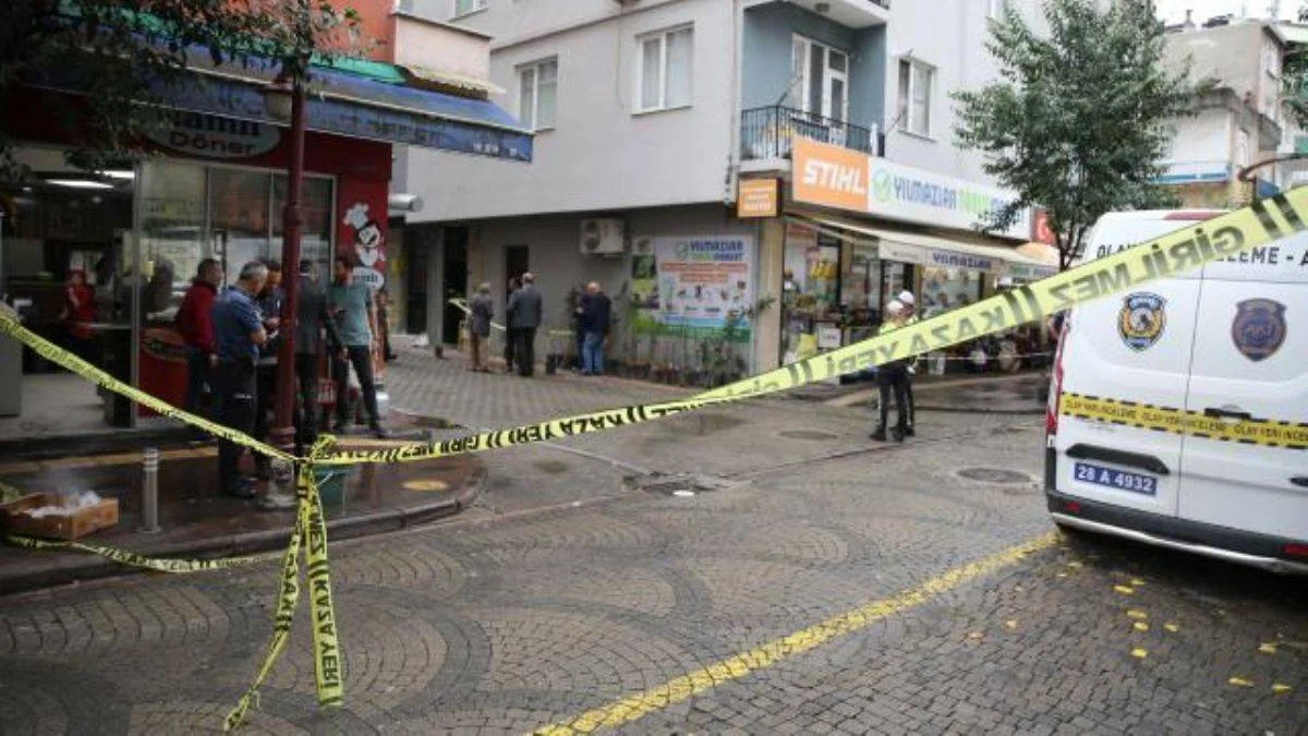 Boşanma aşamasındaki eşi ile 2 akrabasını öldürdü