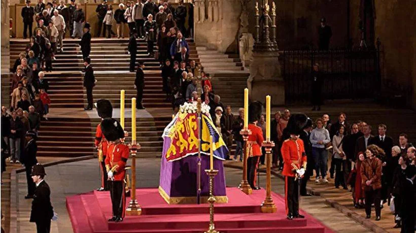 Buckingham Sarayı, Elizabeth'in daha önce görülmemiş fotoğrafını paylaştı
