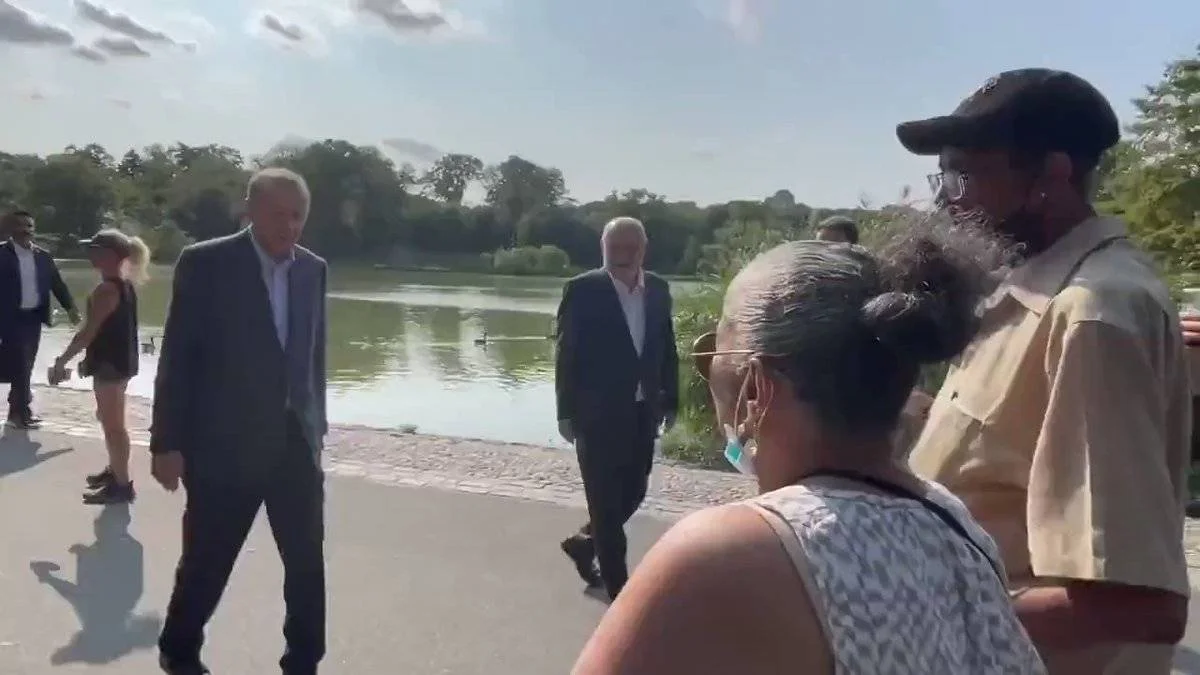 Central Park'ta yürüyüş yapan Erdoğan, tanıştığı ABD'liden sigaraya bırakmasını istedi