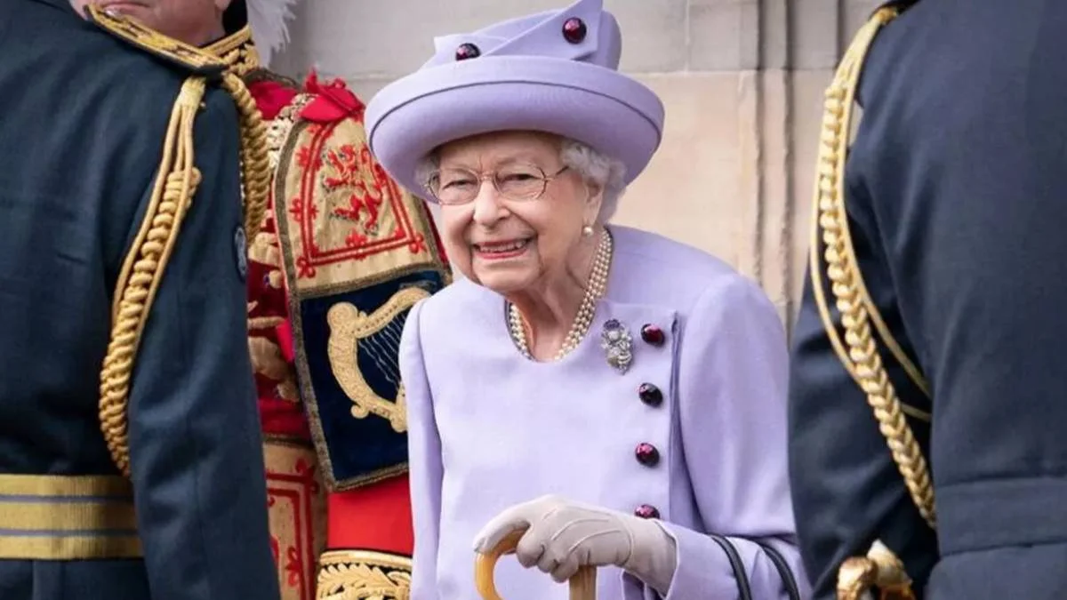 Elizabeth'in yerine kim kraliçe olacak? 2. Elizabeth'ten sonra kral ve kraliçe kim olacak? Tahta kim çıkacak?