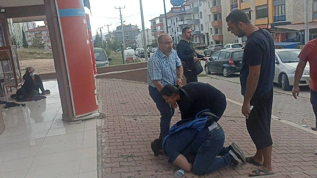 Erkek hemşire, eşi ve annesi tarafından dövüldü
