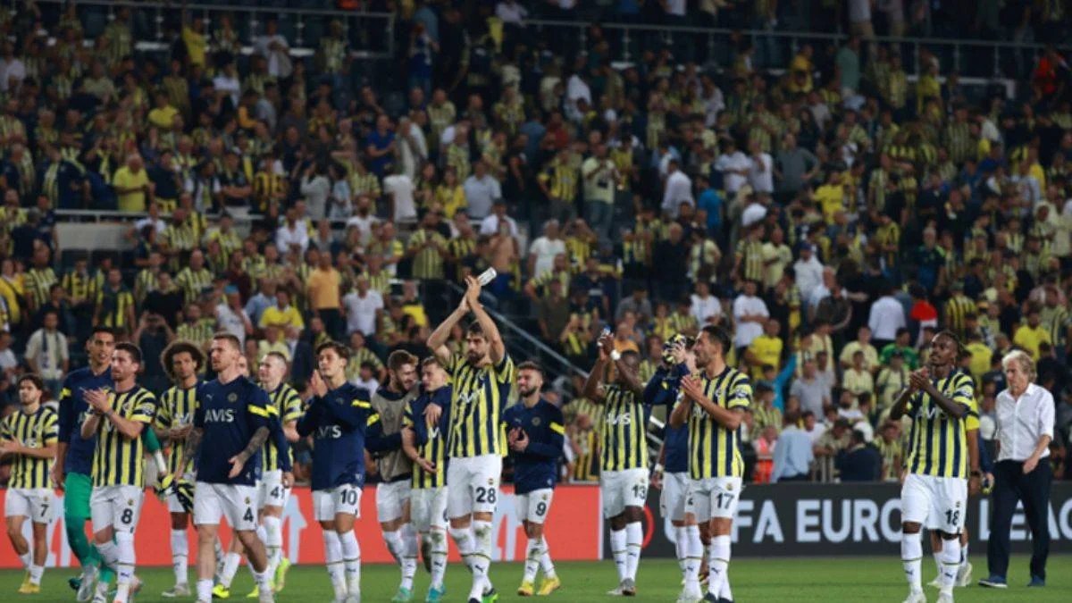 Fenerbahçe, Dinamo Kiev'i 2-1'lik skorla devirdi
