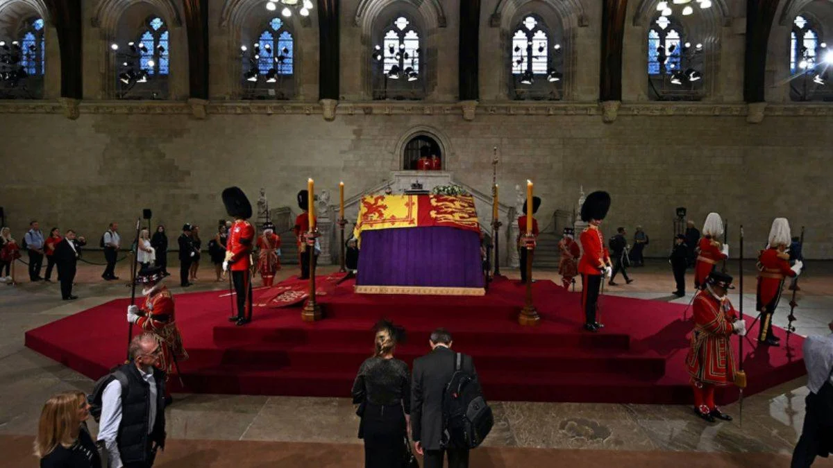 Gerilim tırmanacak! Çin heyetine Kraliçe Elizabeth yasağı