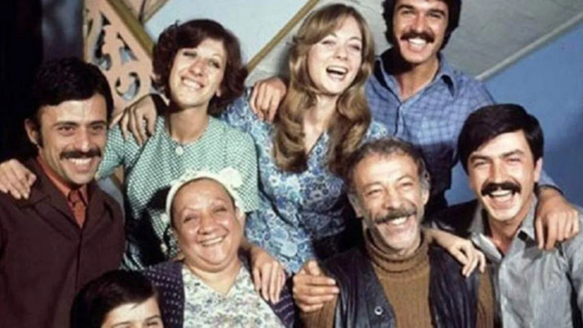 Gülen Gözler filmi oyuncuları ve konusu | Gülen Gözler filmi nerede çekildi? Gülen Gözler filmi kaç yılında çekildi, yönetmeni kim?