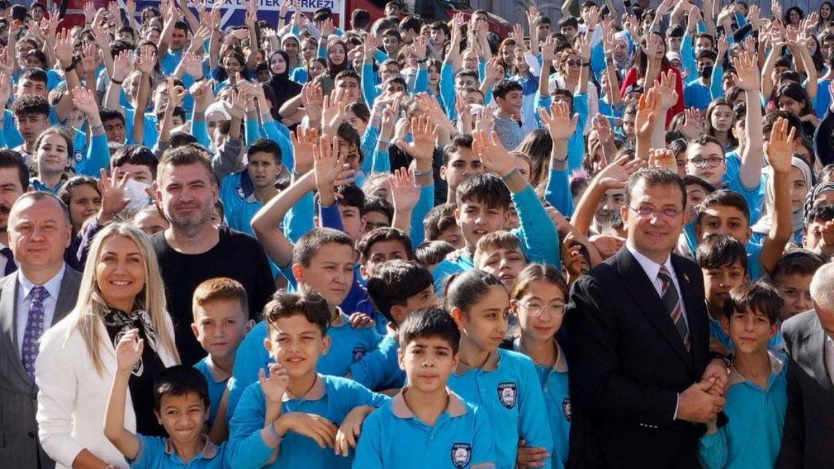 İmamoğlu: Çocuklarımız fırsat eşitliğini yaşayarak geleceğin güçlü bireyleri olsunlar