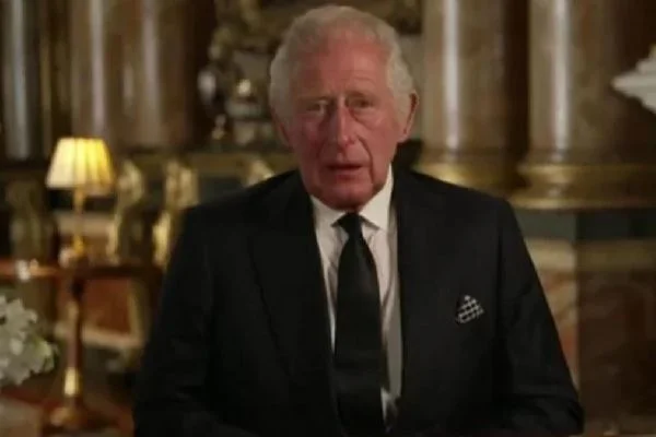 İngiltere Kralı Charles'tan ilk açıklama