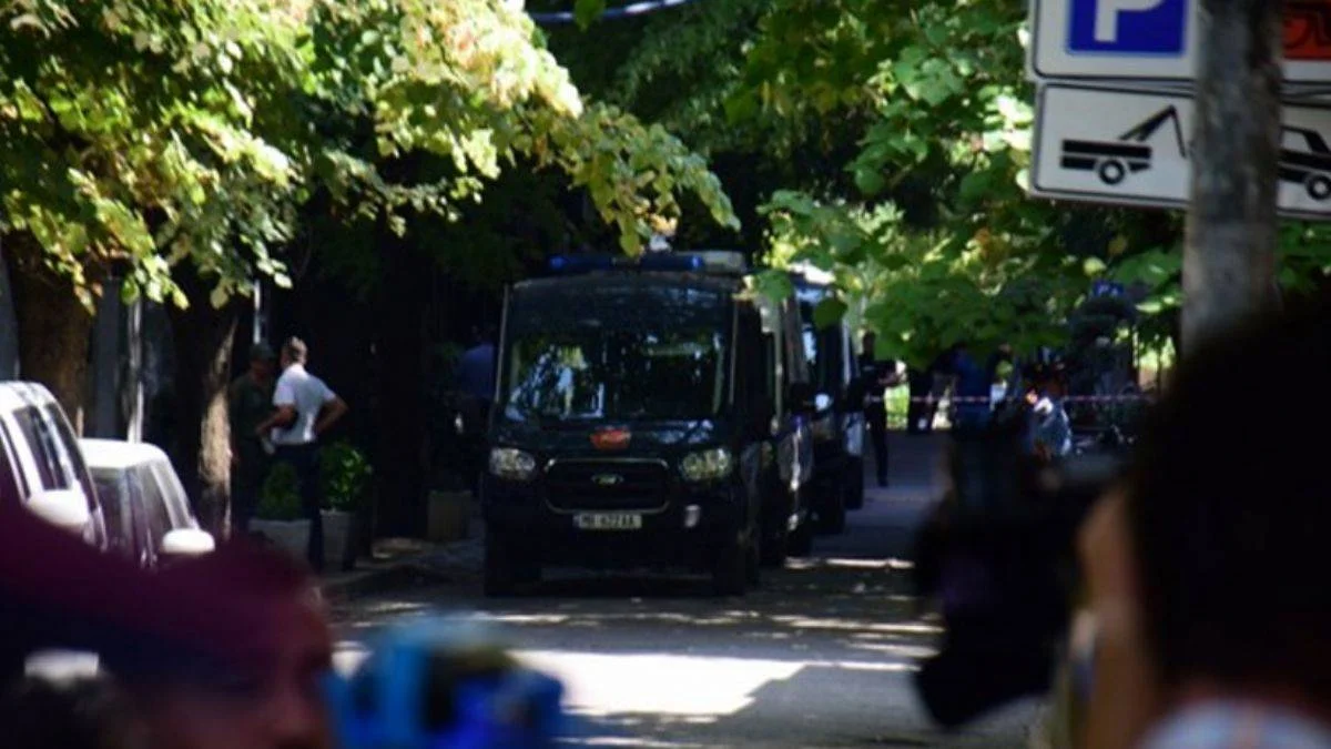 İran'ın Tiran Büyükelçiliği boşaltıldı
