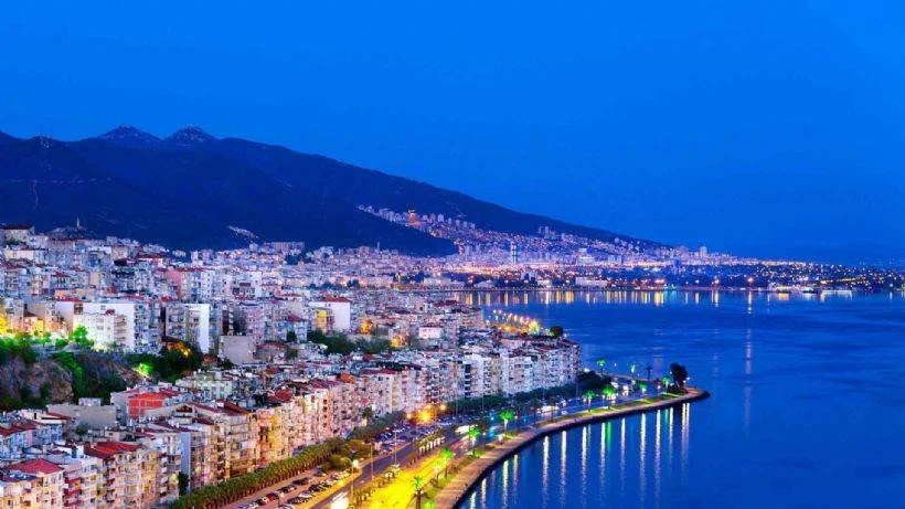 İzmir Ezan Saat Kaçta Okunacak? İzmir Namaz Vakitleri Nedir?