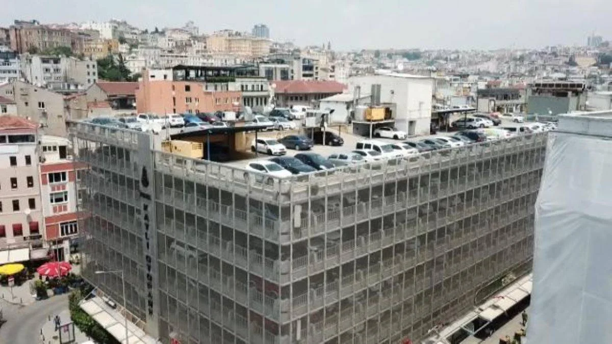 Karaköy'deki 46 yıllık otopark kapanıyor