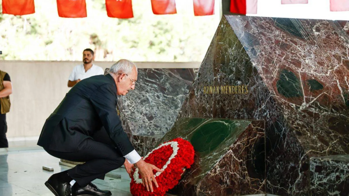 Kılıçdaroğlu, idam edilen Menderes'in anıt mezarında