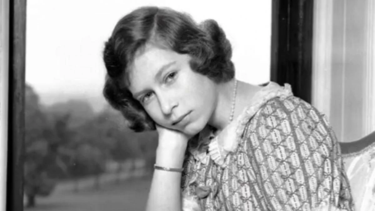 Kraliçe Elizabeth'in doğumundan ölümüne uzanan 96 fotoğraf