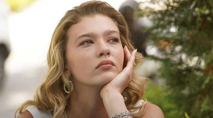 Kusursuz Kiracı Leyla kim? Kusursuz Kiracı Melisa Döngel hayatı, mesleği ve okulları | Kusursuz Kiracı kesintisiz izle