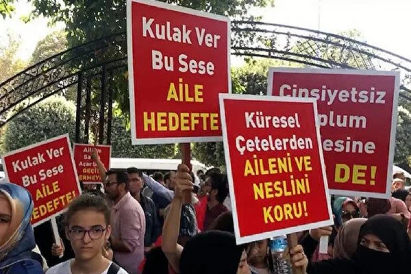 LGBT dayatmasına karşı aileler Saraçhaneye akın etti
