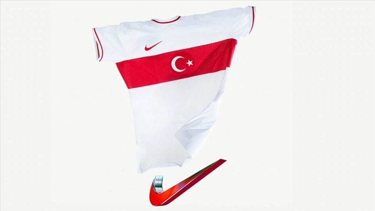 Milli Takım yeni formaları tanıtıldı; 'Bizim Çocuklarla Hep Yan Yana'