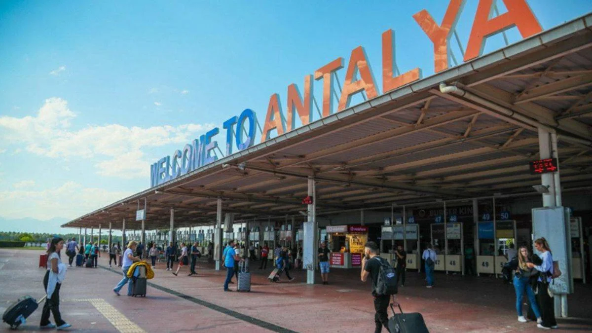 Moskova-Antalya uçuşlu son biletin fiyatı dudak uçuklattı