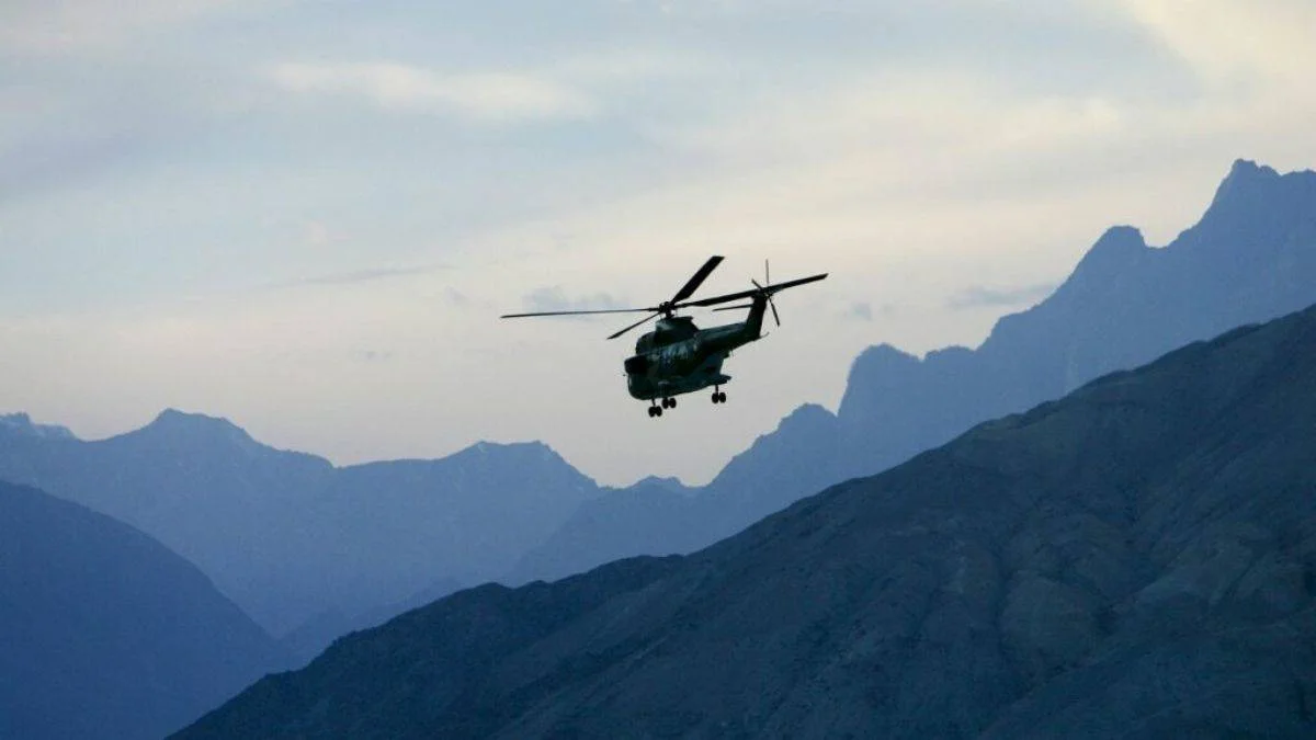 Pakistan'da askeri helikopter düştü: 6 ölü