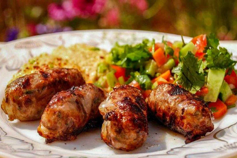 Şeftali kebabı tarifi | Şeftali kebap nasıl yapılır malzemeleri neler? Şeftali kebabında şeftali var mı?