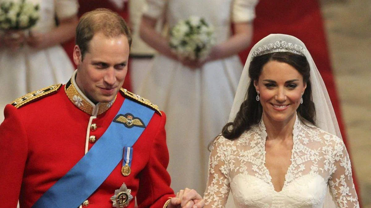 'The Crown' dizisinin Prens William ve Kate Middleton'ı belli oldu