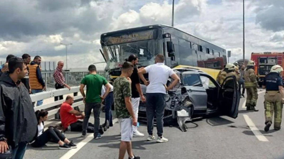 Yenikapı'da feci kaza: İETT otobüsü çok sayıda araca çarptı.