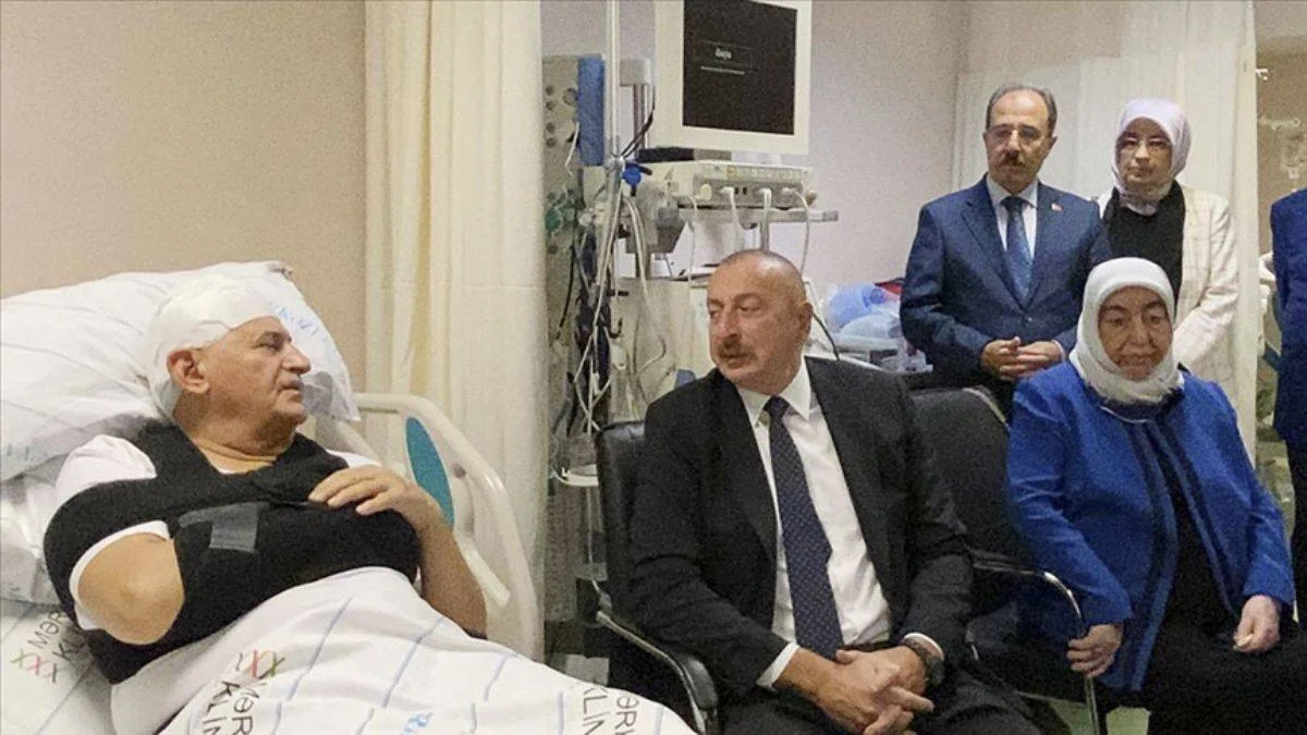 Aliyev'den Binali Yıldırım'a geçmiş olsun ziyareti