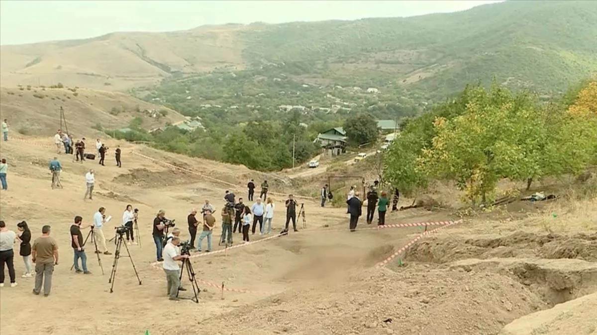 Azerbaycan askerlerine ait toplu mezar bulundu