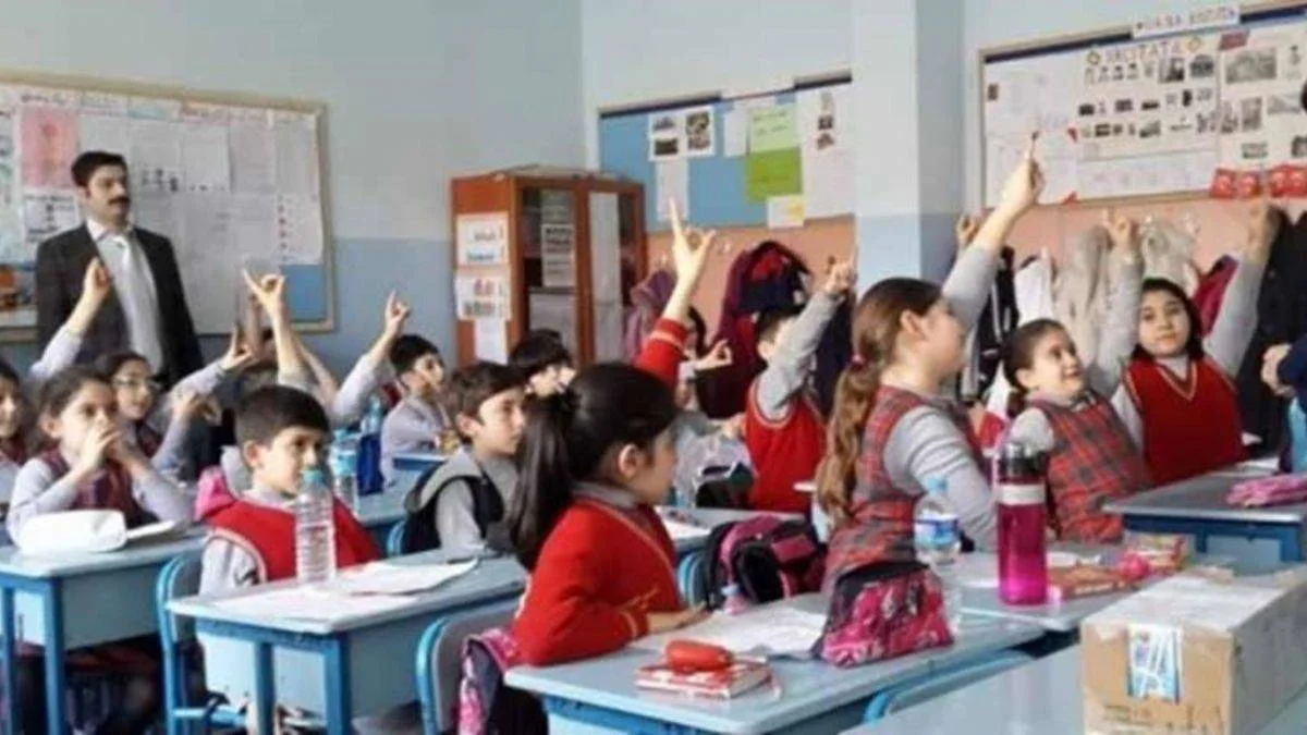 Birinci ara tatil ne zaman 2022? Okullar ne zaman tatil? İlk ara tatil kaç gün?