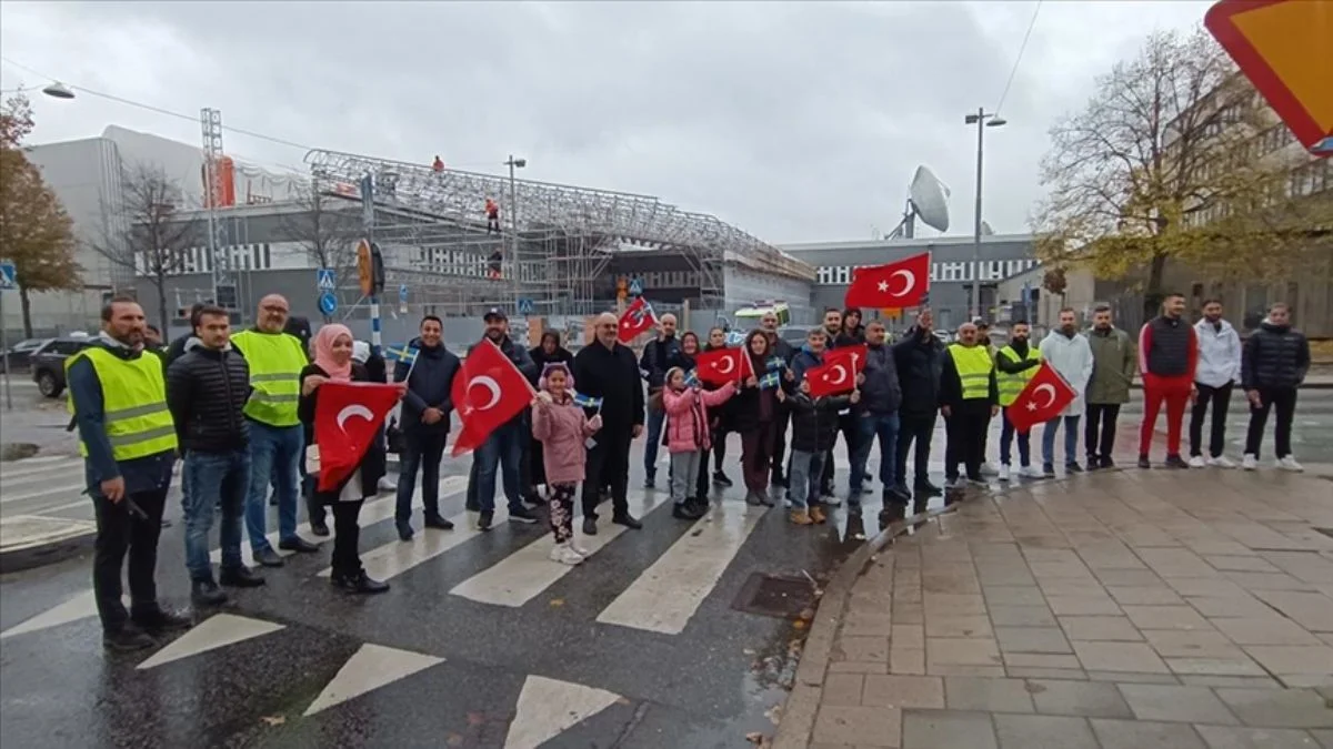 Cumhurbaşkanı Erdoğan'a hakaret eden İsveç kanalına protesto