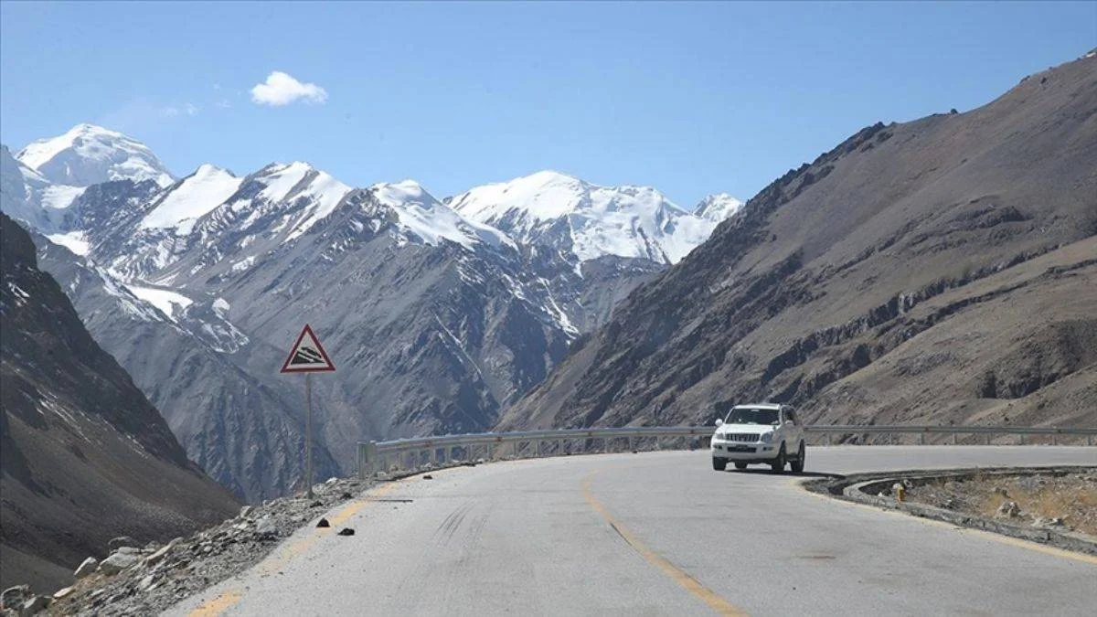 En yüksek geçiş noktası: Nefes kesen 'Khunjerab'